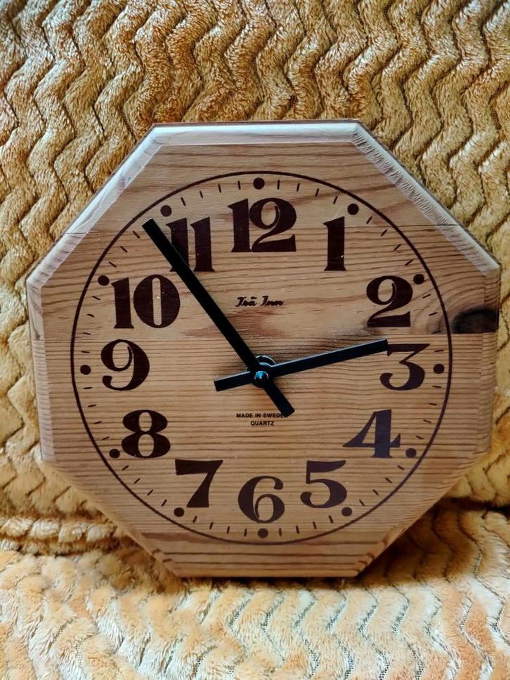 Zweedse Houten Wandklok, Huis en Inrichting, Woonaccessoires | Klokken, Zo goed als nieuw, Wandklok, Analoog, Ophalen of Verzenden
