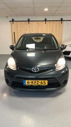 Toyota Aygo 1.0 12V Vvt-i 5DRS 2012 Grijs, Auto's, Voorwielaandrijving, 4 stoelen, Bedrijf, Handgeschakeld