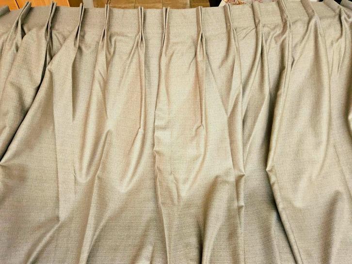 1 Nieuw grijsbruin gordijn van 246 cm hoog en 220 cm breed, Huis en Inrichting, Stoffering | Gordijnen en Lamellen, Nieuw, 200 cm of meer