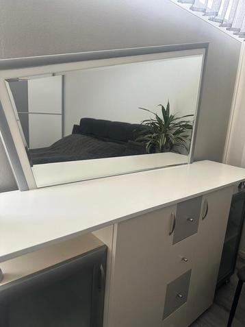Dressoir met spiegel