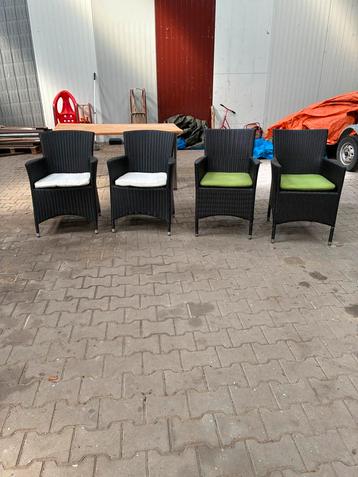 Zwarte kunststof tuin stoelen - 4 stuks beschikbaar voor biedingen