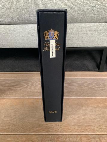 DAVO LX album met velletjes en bladen t/m 2023 beschikbaar voor biedingen