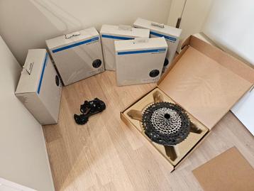  Diverse mtb spullen sram Eagle , XT cassettes pedalen etc beschikbaar voor biedingen