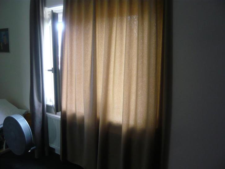 Gordijn H. 240 x br. 125 cm. geplooid., Tuin en Terras, Tuinwanddecoratie, Zo goed als nieuw, Ophalen of Verzenden