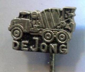 De Jong betoncentrale zilverkleurig speldje ( D_235 ) beschikbaar voor biedingen