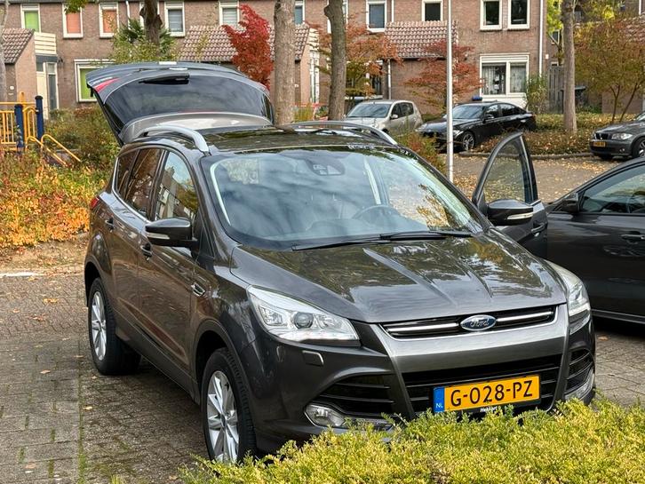Ford Kuga 1.5 Ecoboost 150pk 2WD 2016 Grijs, Auto's, Ford, Particulier, Kuga, ABS, Achteruitrijcamera, Adaptive Cruise Control