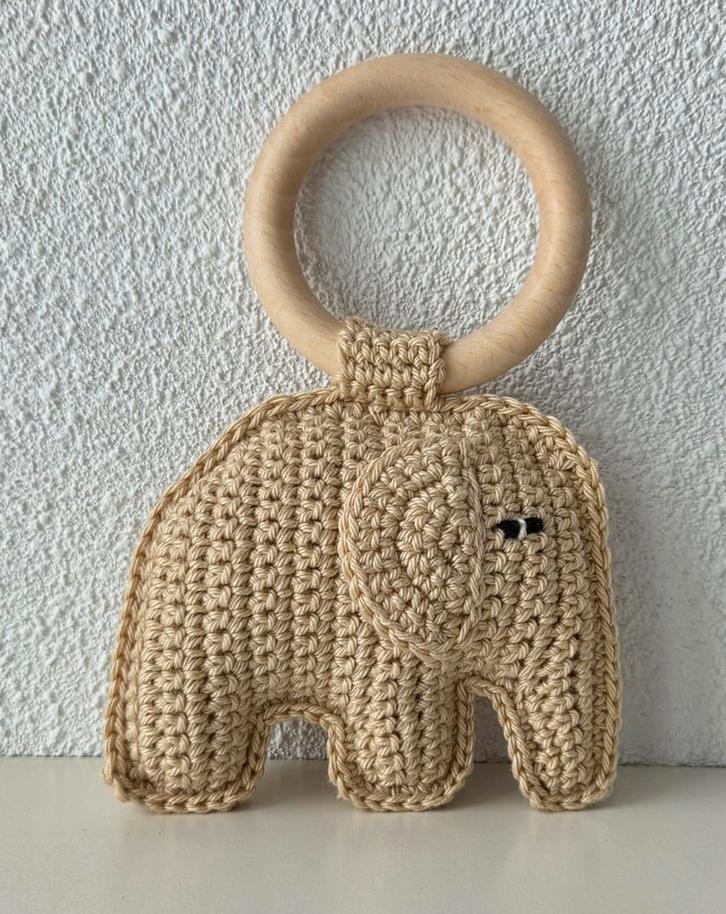 Handgemaakte gehaakte olifant bijtring zandkleur, Kinderen en Baby's, Kraamcadeaus en Geboorteborden, Nieuw, Ophalen of Verzenden