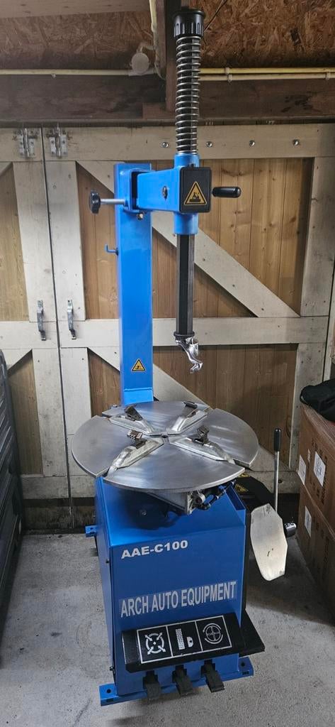 Z.G.A.N. Bandendemonteermachine bandendemonteerapparaat, Auto diversen, Ophalen, Zo goed als nieuw