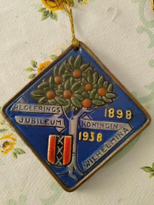 Tegel Wilhelmina regerings jubileum (1938), Verzamelen, Koninklijk Huis en Royalty, Zo goed als nieuw, Overige typen, Nederland