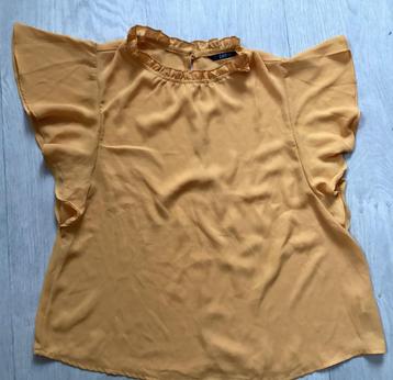 Gele Shein Blouse maat M met Ruffle Kraag beschikbaar voor biedingen