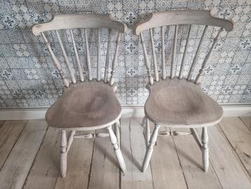 2 Witte Brocante Windsor Eetkamerstoelen beschikbaar voor biedingen