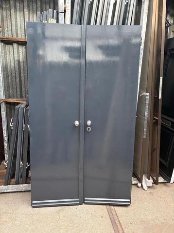 Dubbele houten buitendeur 123x214 €250 beschikbaar voor biedingen
