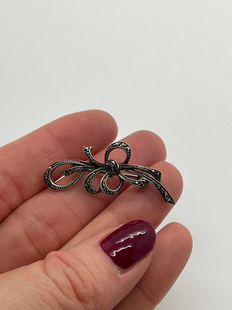 C481 Prachtige zilveren sierlijke broche markasiet, Sieraden, Tassen en Uiterlijk, Antieke sieraden, Ophalen of Verzenden, Zilver