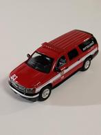 596 models Chevrolet Suburban Los Angeles Brandweer 1:64, Hobby en Vrije tijd, Ophalen of Verzenden
