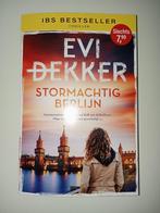 Stormachtig Berlijn Evi Dekker Thriller, Evi Dekker, Ophalen of Verzenden, Zo goed als nieuw, Nederland