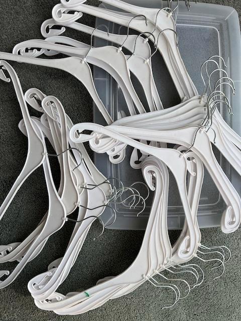 55 stuks Coronet kledinghanger shirthanger overhemdhanger, Kleding | Dames, Kledinghangers, Zo goed als nieuw, Kunststof, Volwassenen