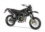 RIEJU MRT 50 SM-TROPHY BLACK-FLUOR, Maximaal 45 km/u, Nieuw, Ophalen of Verzenden, 39 cc