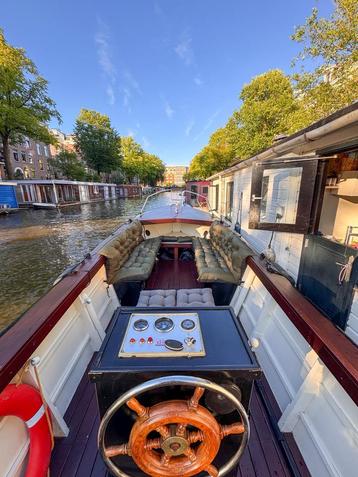 Private Boat for Amsterdam Pride Parrade beschikbaar voor biedingen