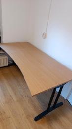 GRATIS Ruim bureau met zwarte verstelbare poten + kabelgoot, Huis en Inrichting, Ophalen, In hoogte verstelbaar, Gebruikt