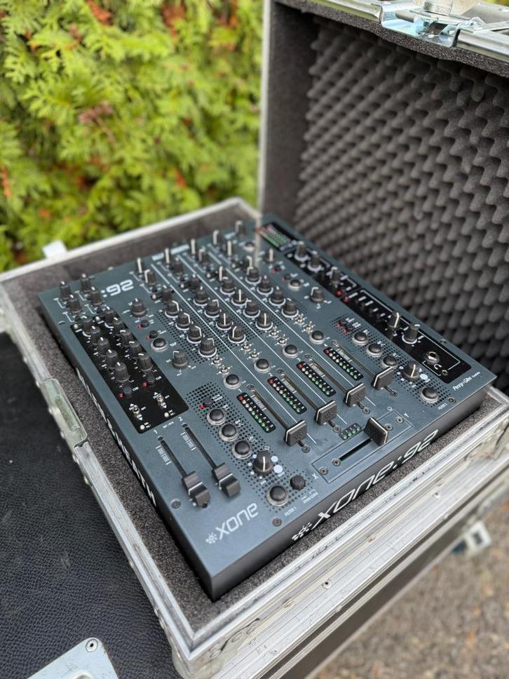 Xone 92 Incl. Flightcase, Muziek en Instrumenten, Mengpanelen, Zo goed als nieuw, Minder dan 5 kanalen, Ophalen