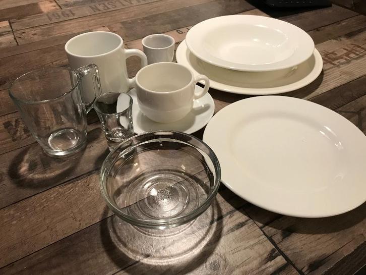 Gratis af te halen - Serviesgoed, Huis en Inrichting, Keuken | Servies, Zo goed als nieuw, Overige typen, Overige stijlen, Overige materialen