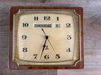 Vintage teak wandklok met gouden bies uit de jaren ‘50 of 60, Huis en Inrichting, Ophalen of Verzenden, Zo goed als nieuw, Analoog