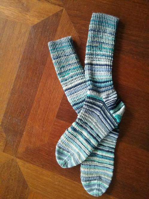 Mooie nieuwe handgebreide warme sokken MAAT 38/39, Kleding | Dames, Sokken en Kousen, Nieuw, Ophalen of Verzenden
