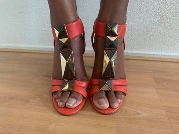 Oranje hoge hakschoenen maat 37 beschikbaar voor biedingen