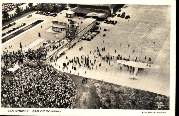Amsterdam (NH), Luchthaven Schiphol met veel volk, gel. 1931, Verzamelen, Ansichtkaarten | Nederland, Gelopen, Noord-Holland, 1920 tot 1940
