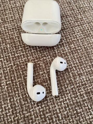 Apple AirPods (2e generatie)met oplaadcase origineel EMC2862 beschikbaar voor biedingen