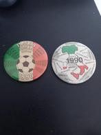 Twee buttons wk voetbal 1990, Ophalen of Verzenden, Zo goed als nieuw, Overige formaten