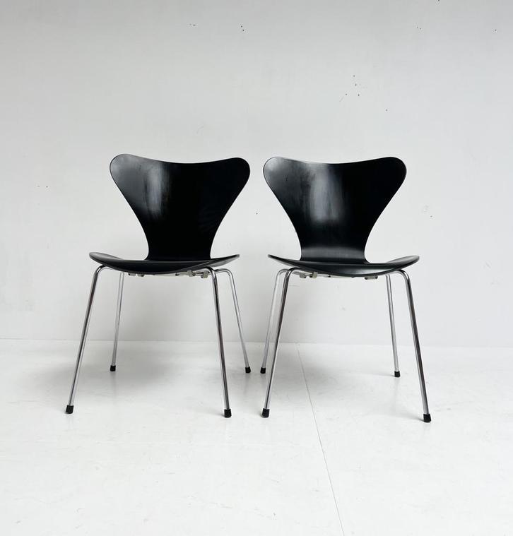 Set van 2 Model 3107 stoelen van Arne Jacobsen, 1990's, Huis en Inrichting, Stoelen, Gebruikt, Twee, Kunststof, Metaal, Zwart