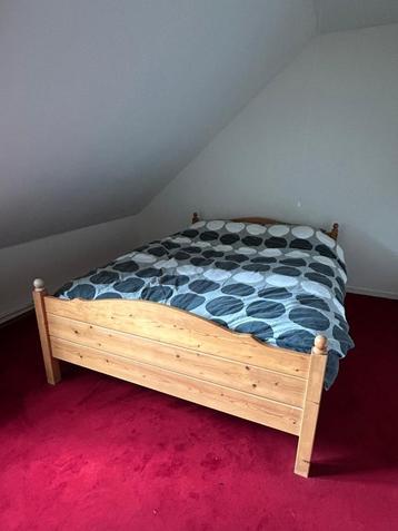 2 persoons bed Hout 180 x 200  beschikbaar voor biedingen