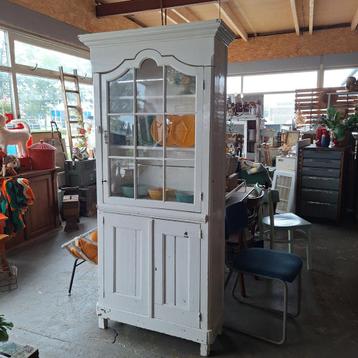 Witte brocante buffetkast keukenkast kast  beschikbaar voor biedingen
