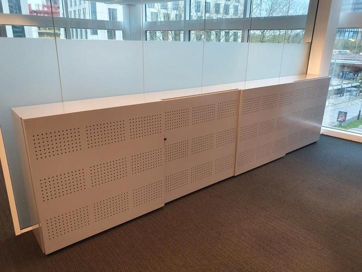 Drentea akoustische schuifdeurkasten  240b aluminium grijs, Huis en Inrichting, Kasten | Roldeurkasten en Archiefkasten, Zo goed als nieuw