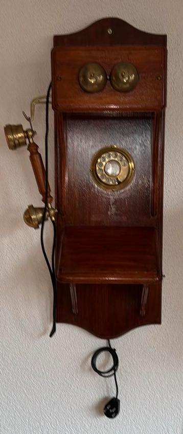 Antieke Wandtelefoon uit de Jaren '30 beschikbaar voor biedingen