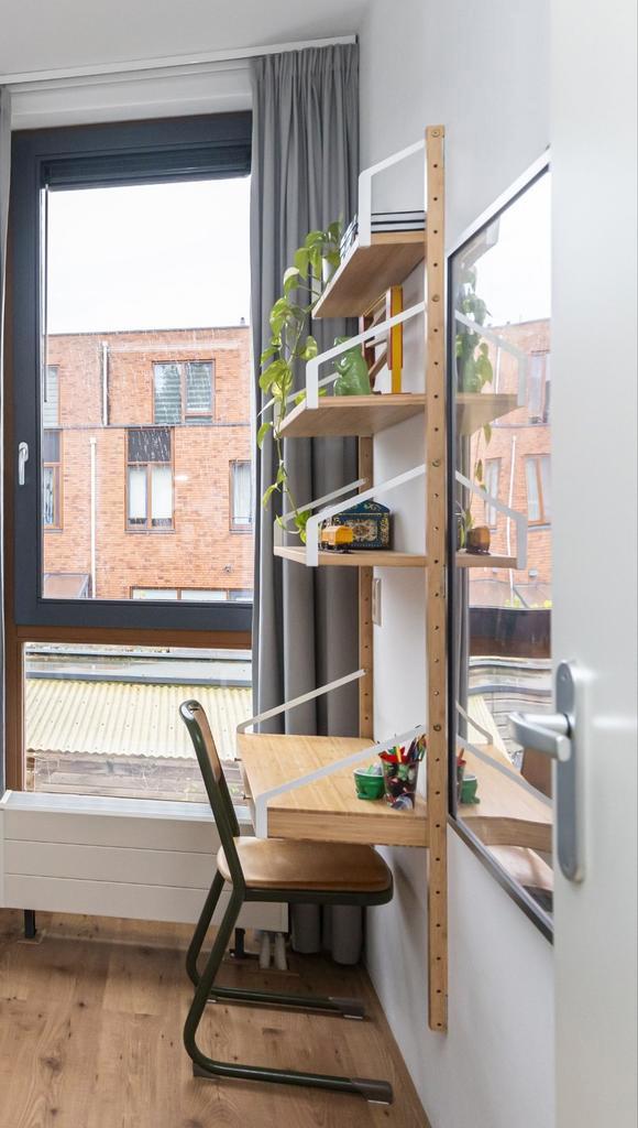 Bamboe wit wand bureau met planken Ikea Svalnäs, Huis en Inrichting, Bureaus, Gebruikt, Ophalen