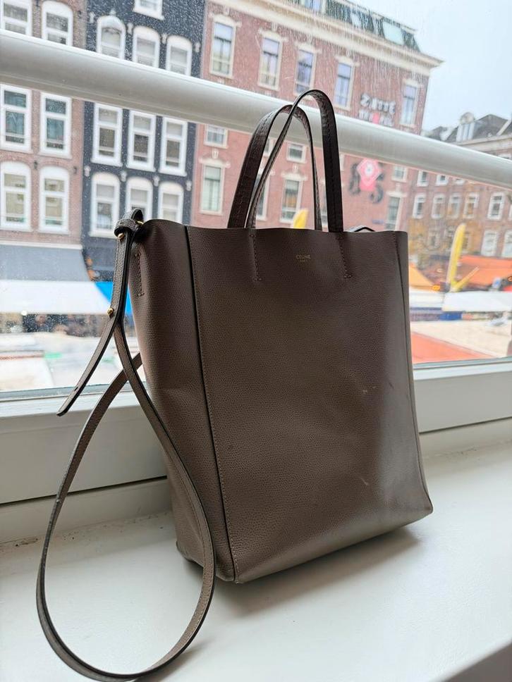 Celine Tas - Stijlvolle Shopper, Sieraden, Tassen en Uiterlijk, Tassen | Damestassen, Gebruikt, Shopper, Grijs, Ophalen of Verzenden