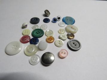 1 EURO OF GRATIS Zakje met verschillende knopen en knoopjes beschikbaar voor biedingen