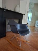 Originele Vitra: zwarte Eames RAR schommelstoel, Huis en Inrichting, Stoelen, Ophalen, Zwart, Mid century design classic, Zo goed als nieuw