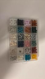 Bak met kralen, Hobby en Vrije tijd, Kralen en Sieraden maken, Ophalen of Verzenden, Zo goed als nieuw, Kraal