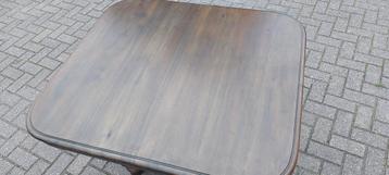 Antieke eet tafel, 4 stoelen, evt franse jachtkast, eethoek beschikbaar voor biedingen