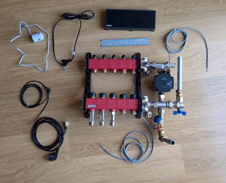 WTH hybride verdeler 5 groepen met UMR2 Plus regelaar, Doe-het-zelf en Verbouw, Verwarming en Radiatoren, Zo goed als nieuw, Overige typen