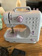 Mini naaimachine met toebehoren, Ophalen, Zo goed als nieuw, Naaimachine, Overige merken