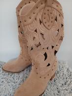 Beige Cowboy Laarzen met Uitgesneden Details maat 36., Ophalen of Verzenden, Zo goed als nieuw, Beige, Hoge laarzen