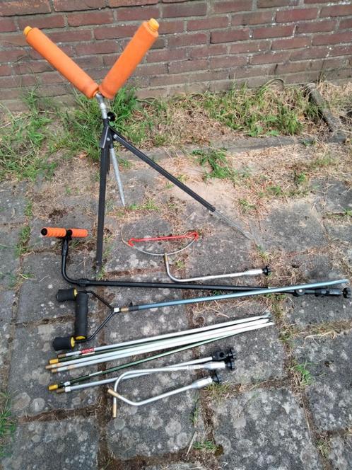 3 rollers 2 feedersteunen stangen tripod  etc, Watersport en Boten, Hengelsport | Witvissen, Gebruikt, Overige typen, Ophalen