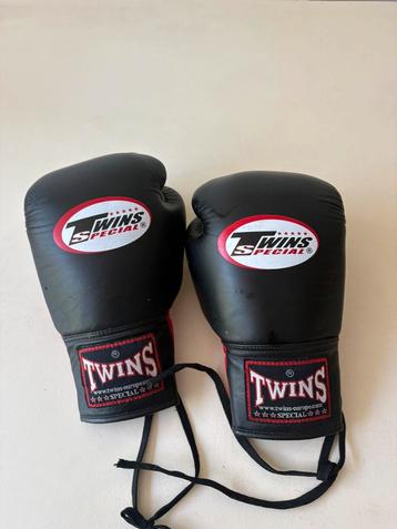 Twins boks handschoenen 14 oz beschikbaar voor biedingen