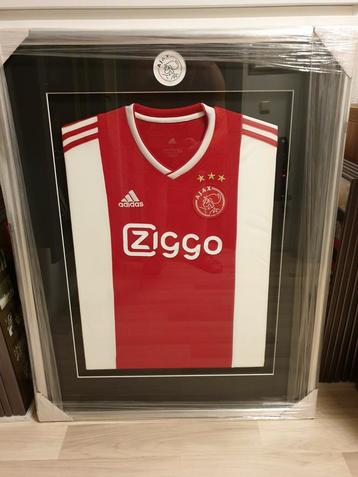 Mooie lijst met ajax schirt

 beschikbaar voor biedingen