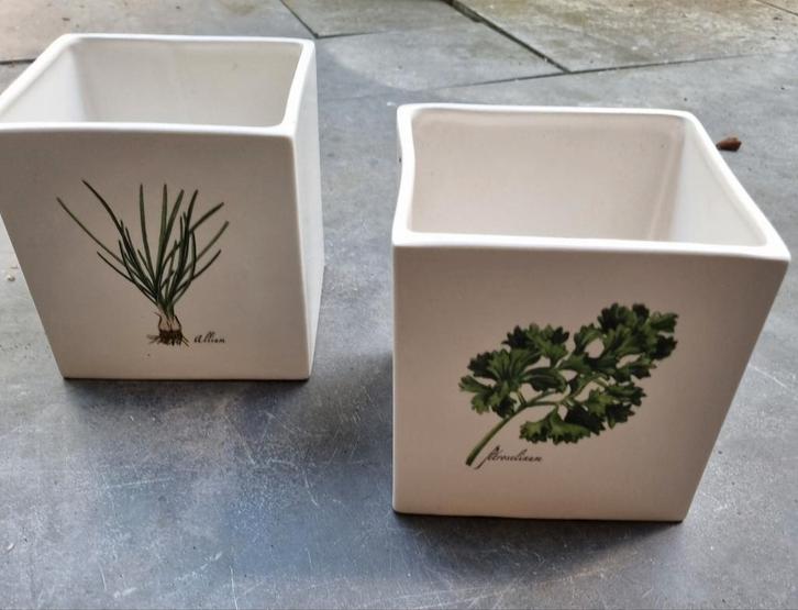 Te koop twee vierkante kruiden bloempotten., Tuin en Terras, Bloempotten, Zo goed als nieuw, Aardewerk, Minder dan 40 cm, Minder dan 25 cm