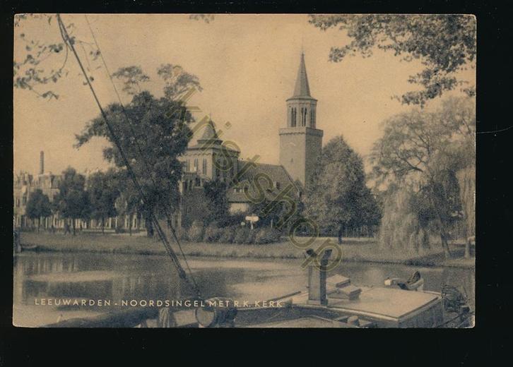 Leeuwarden - Noordsingel met RK Kerk [KRST009-1033, Verzamelen, Ansichtkaarten | Nederland, Ongelopen, Friesland, 1920 tot 1940